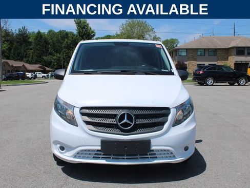 Used 2017 Mercedes-Benz Metris Passenger image 3
