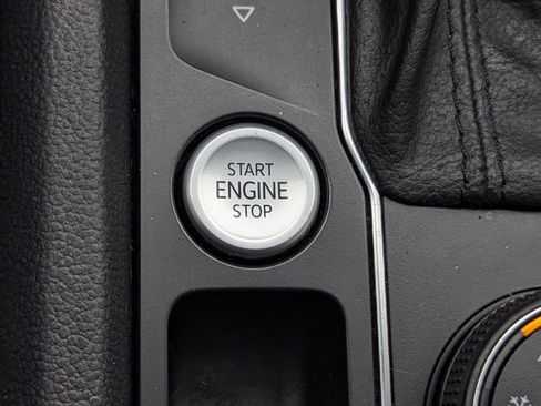 Used 2021 Volkswagen Atlas SEL Premium image 35