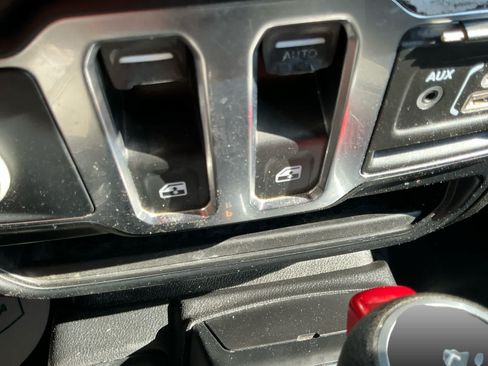 Used 2019 Jeep Wrangler Sport AWD/4WD image 18