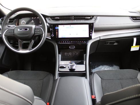 New 2026 Jeep Grand Cherokee L 4WD image 15