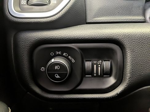 Used 2019 RAM 1500 Laramie image 24