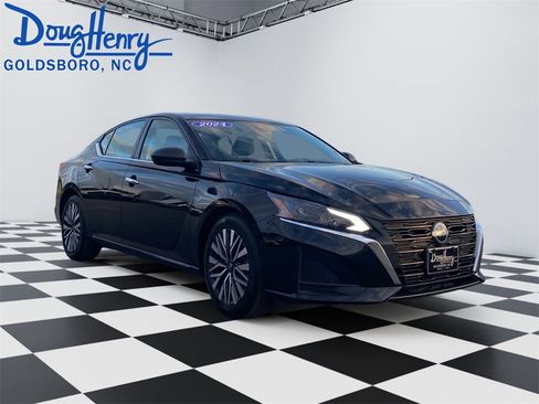 Used 2024 Nissan Altima 2.5 SV image 7