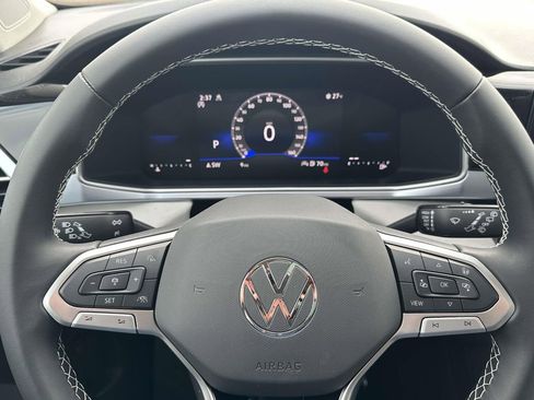 New 2026 Volkswagen Taos SE image 16