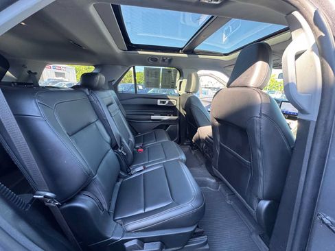 Used 2023 Ford Explorer XLT w/ Equipment Group 202A AWD/4WD image 5