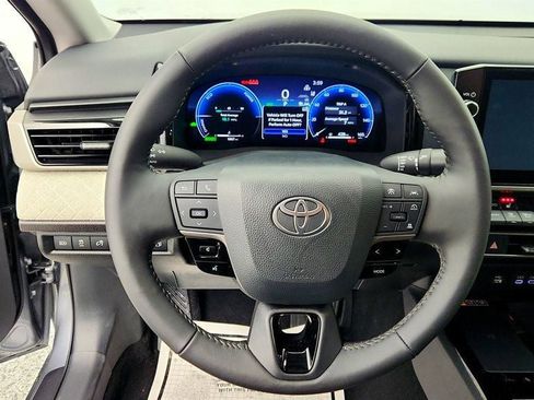 Used 2026 Toyota Camry XLE image 14