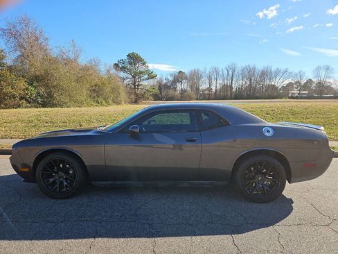 Used 2014 Dodge Challenger SXT w/ Sport Appearance Package image 2