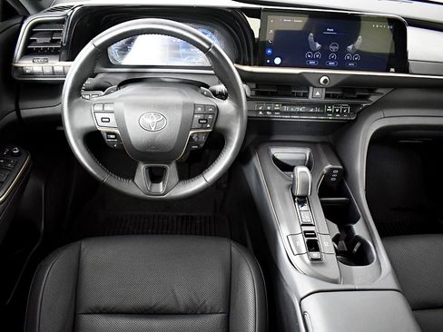 Used 2023 Toyota Crown Platinum image 24