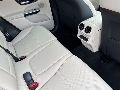 Certified 2025 Mercedes-Benz GLC 300 4MATIC image 31