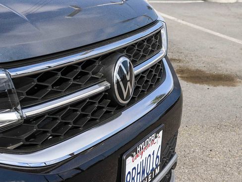 Used 2022 Volkswagen Taos SEL w/ Panoramic Sunroof Package image 5