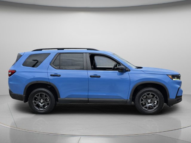Used 2025 Honda Pilot TrailSport image 7