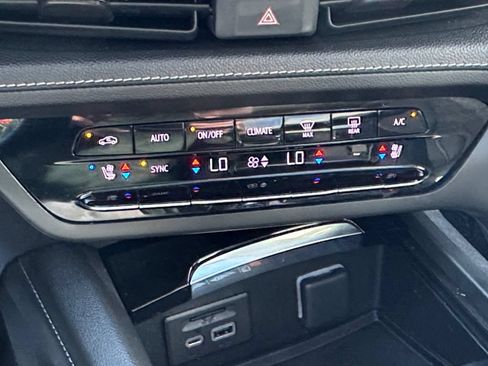 Used 2023 Buick Envision Avenir AWD/4WD image 26