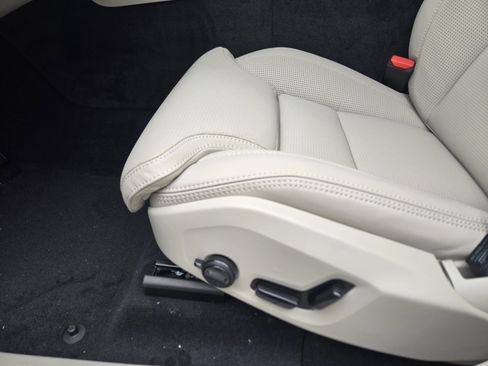 New 2026 Volvo XC60 B5 Ultra w/ Protection Package Premier AWD/4WD image 19