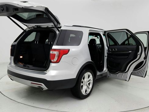 Used 2016 Ford Explorer Limited w/ Equipment Group 301A FWD image 11