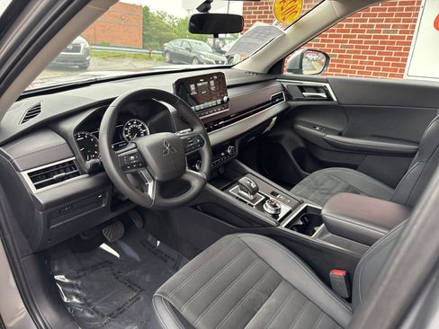 Used 2024 Mitsubishi Outlander SE image 22