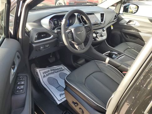 New 2026 Chrysler Pacifica Limited w/ S Appearance Package image 12