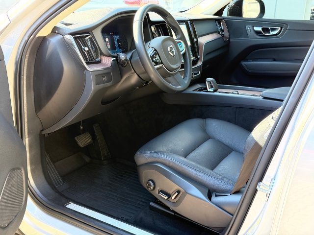 Used 2024 Volvo XC60 B5 Plus w/ Protection Package AWD/4WD image 9