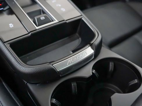 Used 2024 Porsche Macan image 34