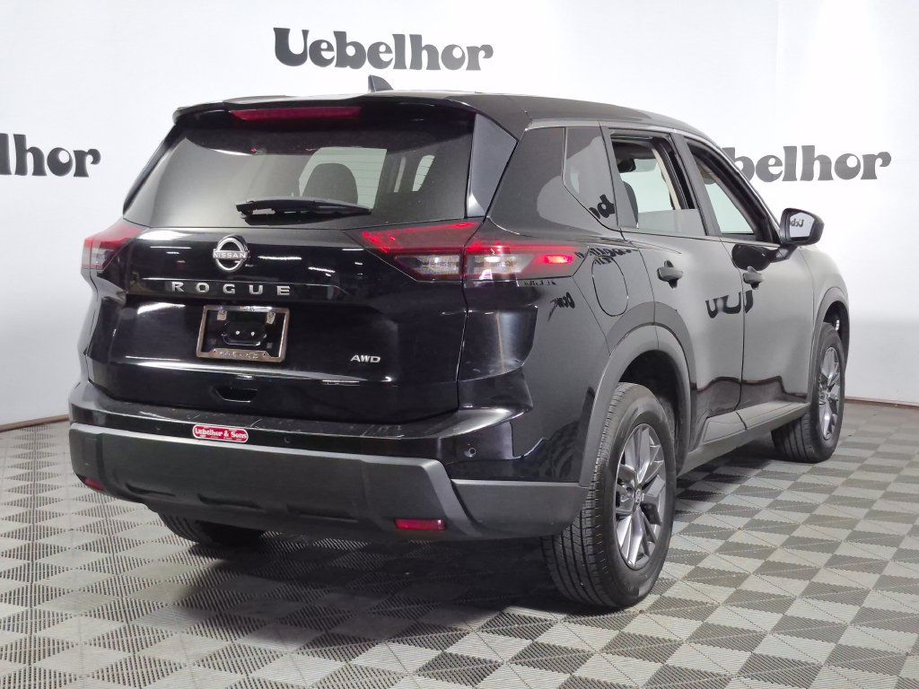 Used 2024 Nissan Rogue S AWD/4WD image 7
