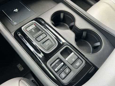 Used 2025 Honda Pilot EX-L image 32