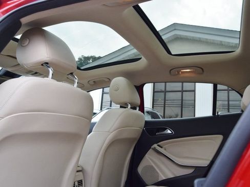 Used 2018 Mercedes-Benz GLA 250 image 32