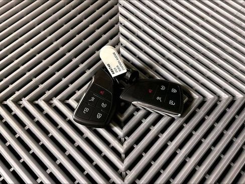 Used 2023 Buick Envision Avenir image 11