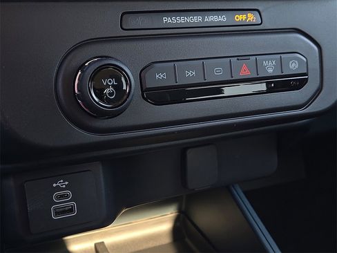 New 2026 Ford Maverick XL image 13