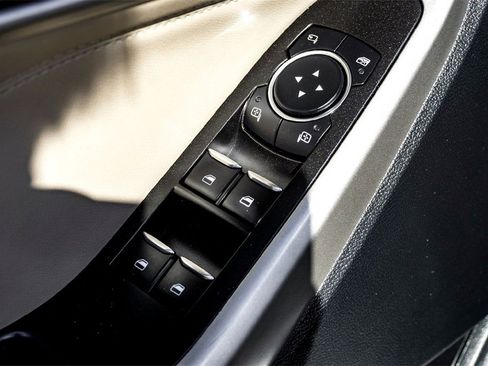 Used 2024 Ford Explorer Limited image 11