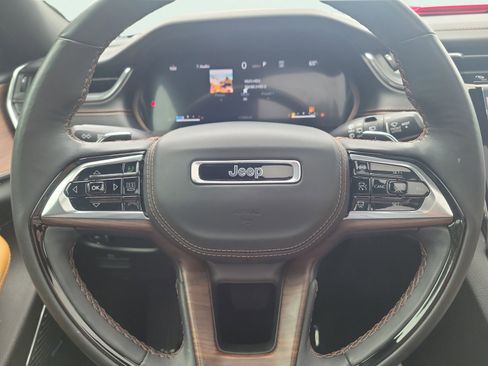 Used 2025 Jeep Grand Cherokee Summit AWD/4WD image 26