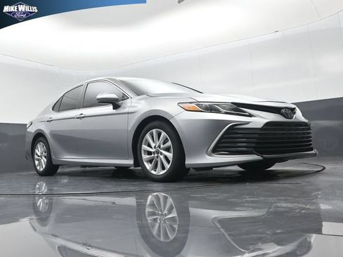 Used 2023 Toyota Camry LE FWD image 17