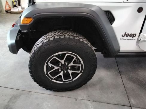 Used 2024 Jeep Wrangler Unlimited Rubicon w/ Convenience Group AWD/4WD image 21