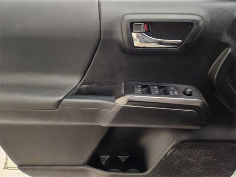 Used 2022 Toyota Tacoma TRD Sport image 23