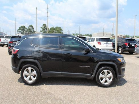 Used 2020 Jeep Compass Latitude FWD image 6