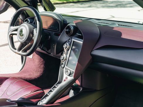 Used 2018 McLaren 720S Performance RWD image 82