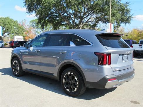 Used 2025 Kia Sorento S w/ Panoramic Sunroof Package image 4