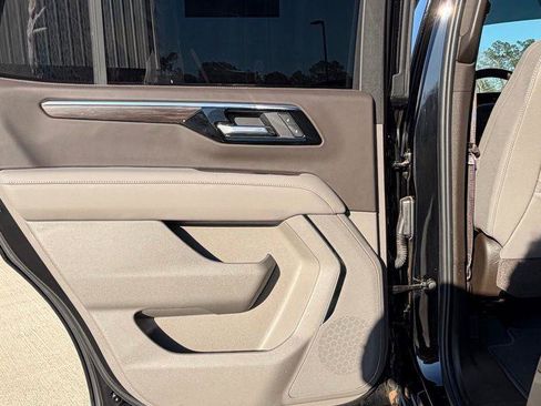 Used 2025 Chevrolet Tahoe LT image 12