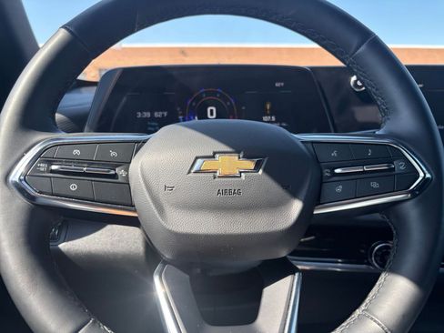 Used 2025 Chevrolet Equinox LT FWD image 25