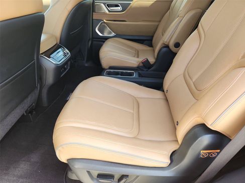 Used 2025 INFINITI QX80 Sensory AWD/4WD image 26