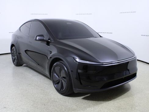 Used 2026 Tesla Model Y 2WD image 3
