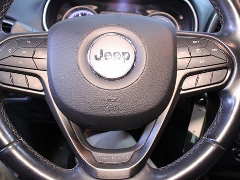 Used 2020 Jeep Cherokee Trailhawk image 20