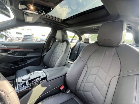 Used 2025 BMW i5 xDrive40 w/ Premium Package image 15