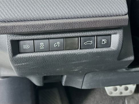 Used 2025 Toyota Camry SE FWD image 17