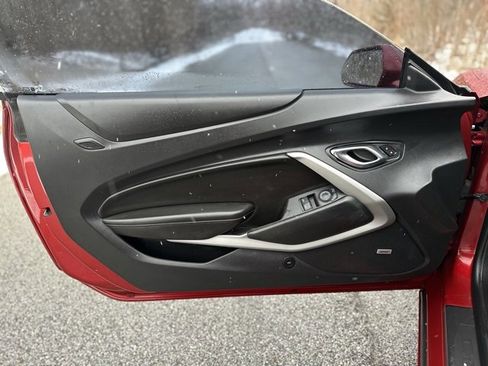 Used 2017 Chevrolet Camaro LT w/ Technology Package image 10