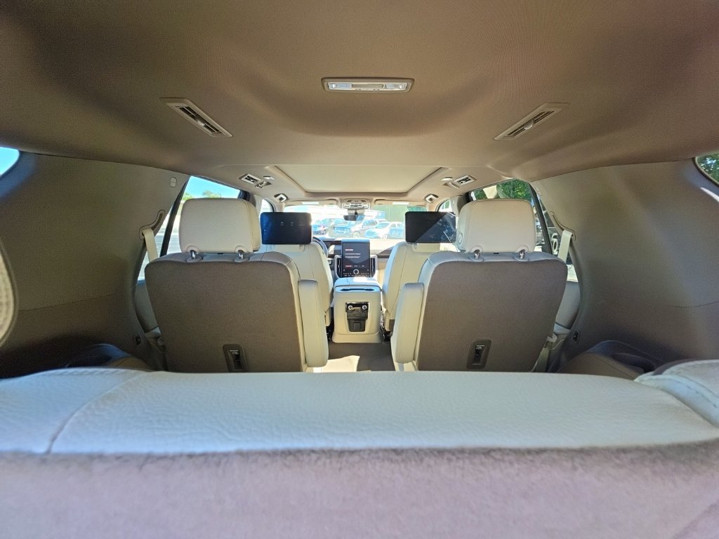 New 2026 GMC Yukon Denali w/ Denali Reserve Package AWD/4WD image 11