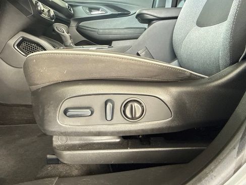 Used 2023 Chevrolet TrailBlazer LT FWD image 24