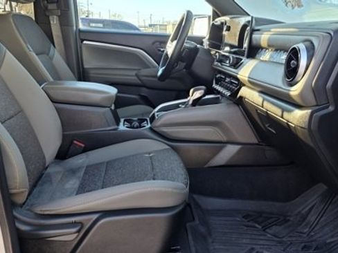 Used 2024 Chevrolet Colorado ZR2 w/ Technology Package image 14