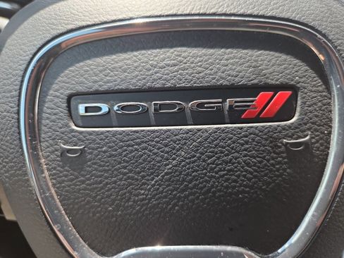 Used 2015 Dodge Challenger SXT RWD image 10