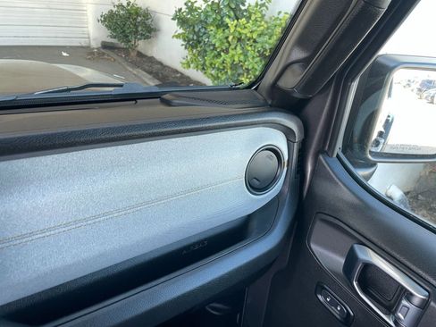 Used 2025 Jeep Wrangler Sport S image 36