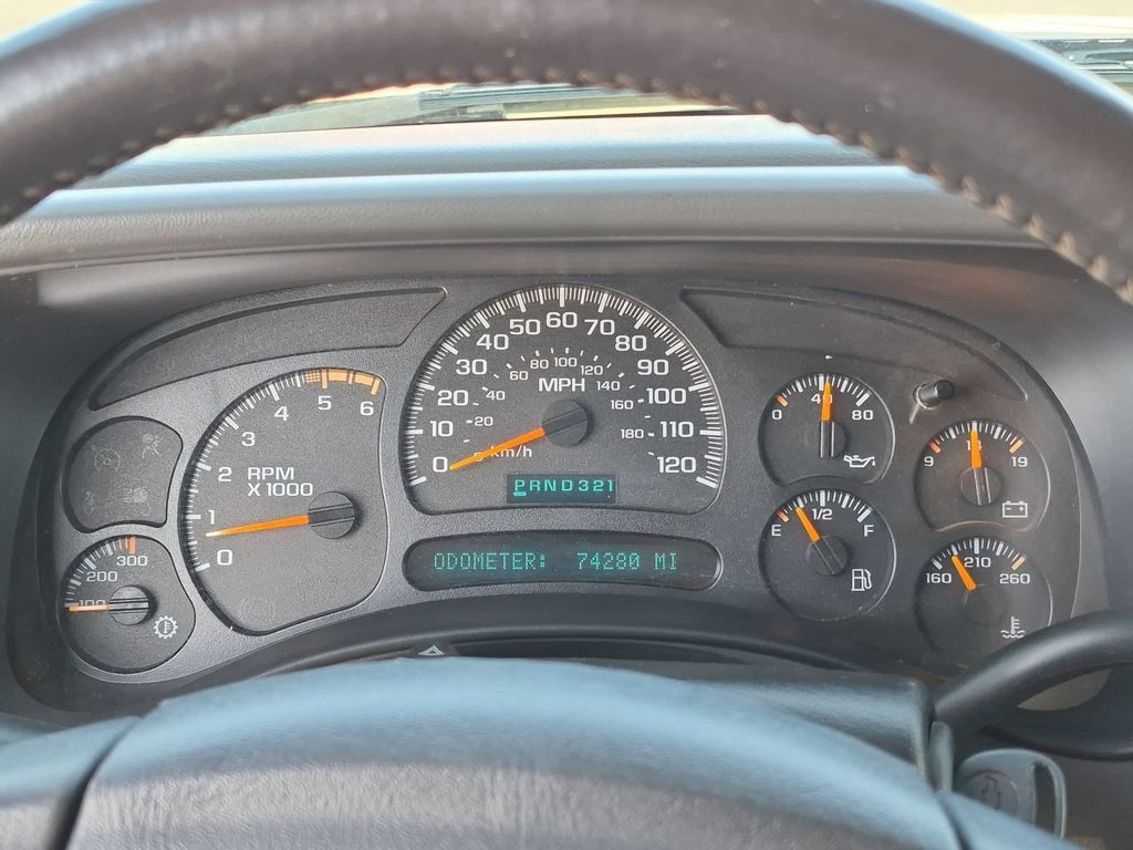 Used 2004 Chevrolet Silverado 2500 LS w/ Skid Plate Package AWD/4WD image 11