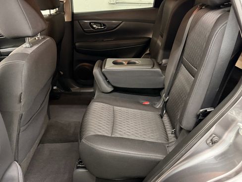 Used 2018 Nissan Rogue SV image 27