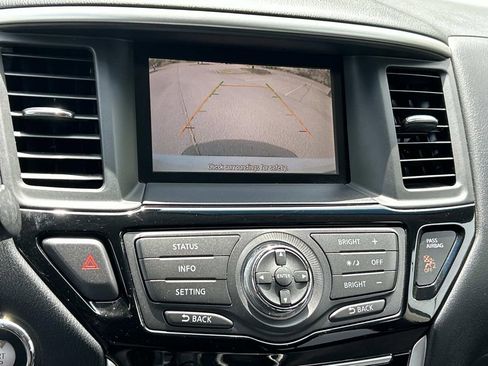 Used 2014 Nissan Pathfinder SV AWD/4WD image 36